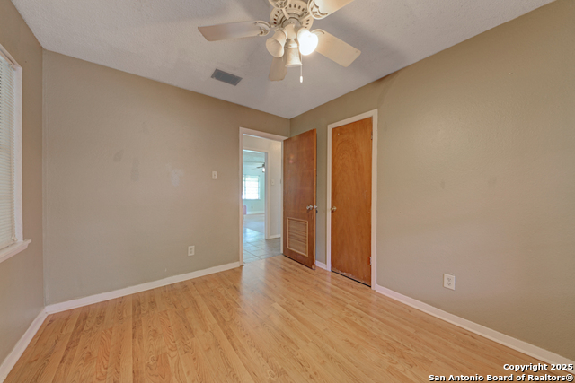Listing photo id 29 for 1400 Saint Edwards