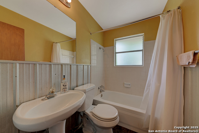 Listing photo id 30 for 1400 Saint Edwards