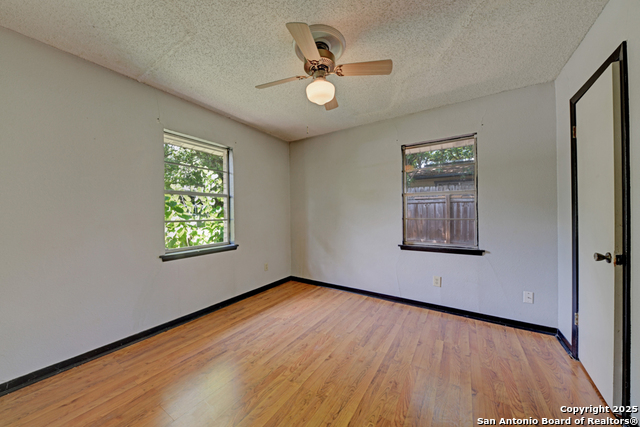 Listing photo id 31 for 1400 Saint Edwards