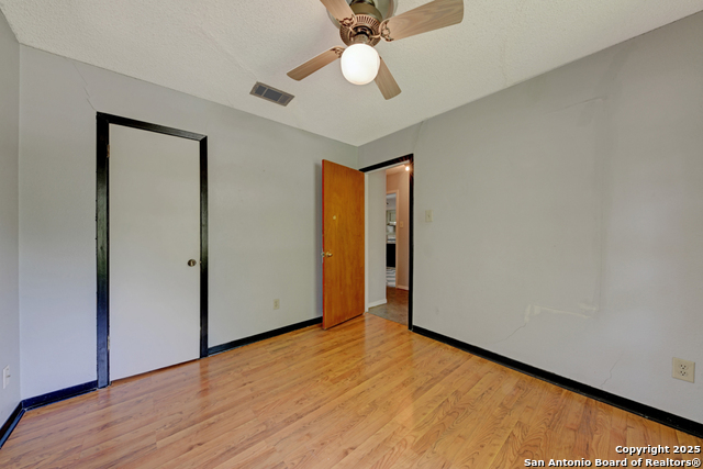 Listing photo id 32 for 1400 Saint Edwards