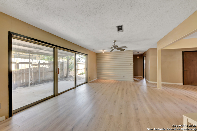 Listing photo id 4 for 1400 Saint Edwards