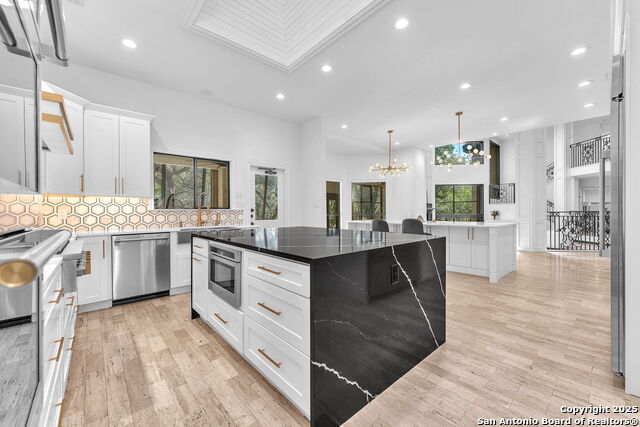 Image 25 of 102 For 12514 Elm Manor