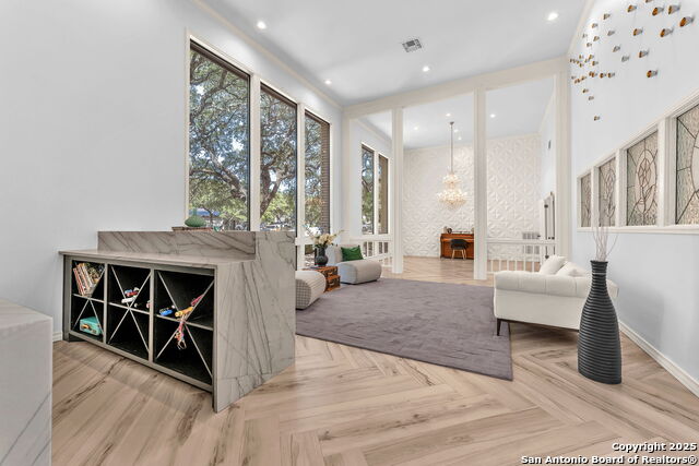 Image 37 of 102 For 12514 Elm Manor