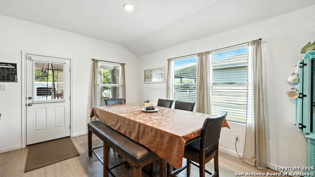Listing photo id 8 for 305 Kowald Ln N