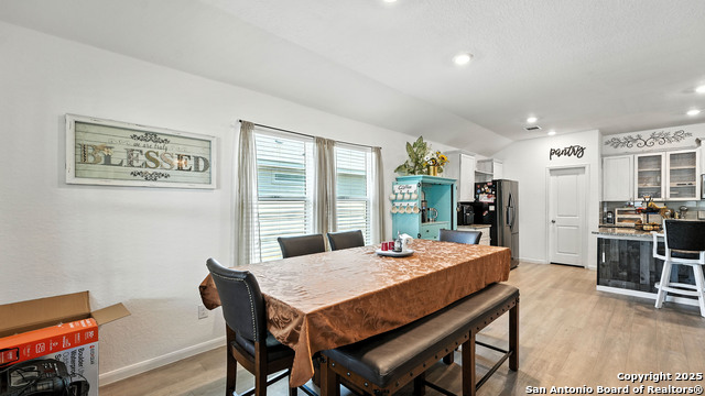Listing photo id 9 for 305 Kowald Ln N
