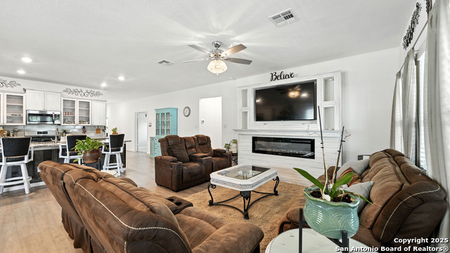 Listing photo id 11 for 305 Kowald Ln N