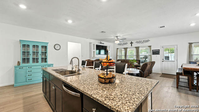 Listing photo id 13 for 305 Kowald Ln N