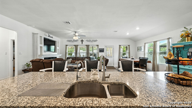 Listing photo id 14 for 305 Kowald Ln N