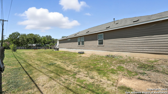 Listing photo id 40 for 305 Kowald Ln N