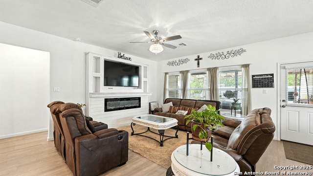 Listing photo id 5 for 305 Kowald Ln N