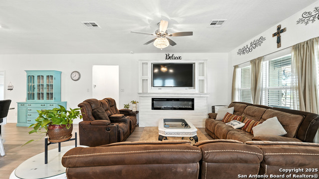 Listing photo id 6 for 305 Kowald Ln N