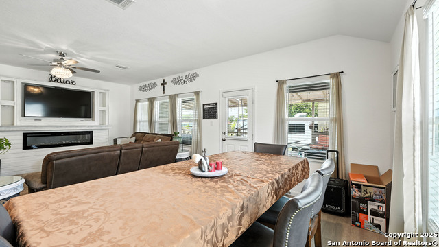 Listing photo id 7 for 305 Kowald Ln N