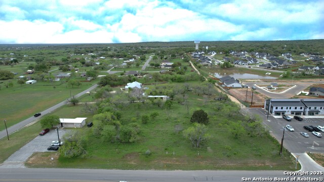 Listing photo id 8 for 408 Bluebonnet