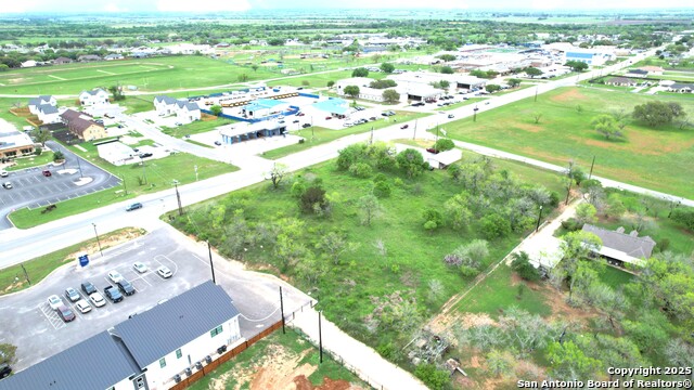 Listing photo id 10 for 408 Bluebonnet