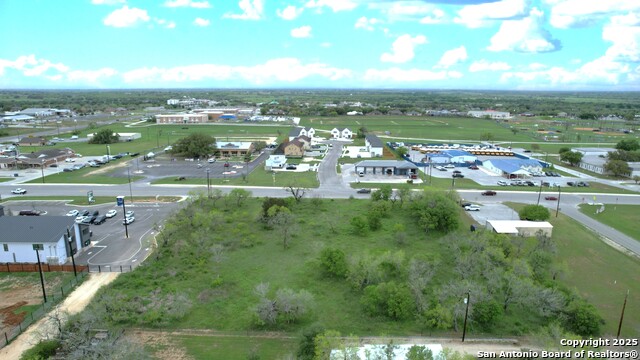 Listing photo id 0 for 408 Bluebonnet