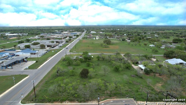 Listing photo id 3 for 408 Bluebonnet