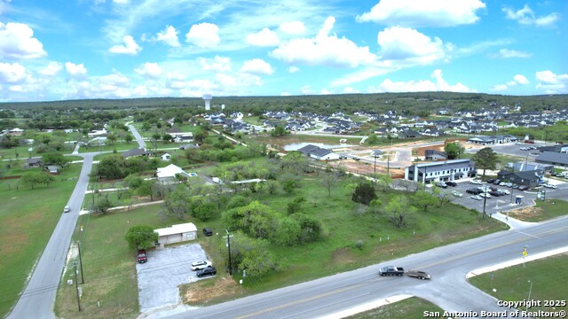 Listing photo id 6 for 408 Bluebonnet