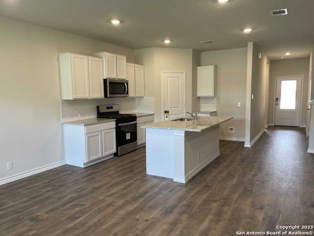 Listing photo id 11 for 5107 Gully Way