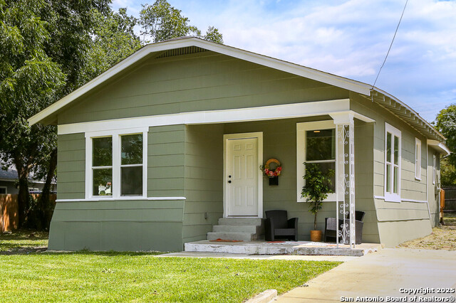 Listing photo id 3 for 618 Canton