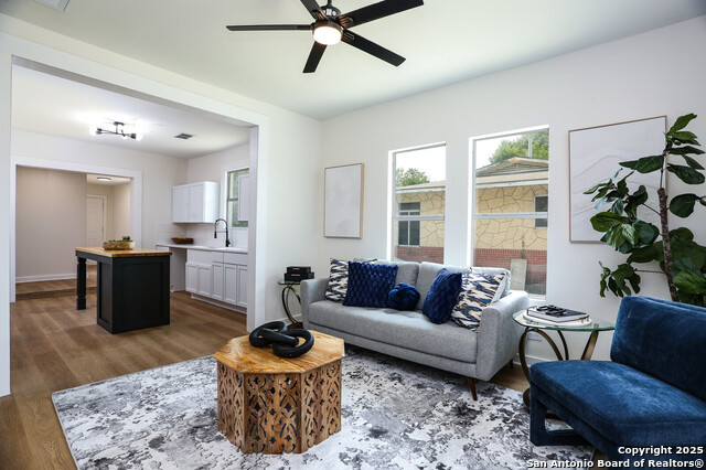 Listing photo id 4 for 618 Canton