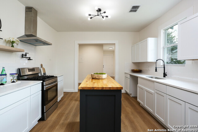 Listing photo id 7 for 618 Canton
