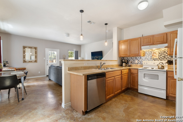 Image 6 of 20 For 7807 Kingsbury Wood  2
