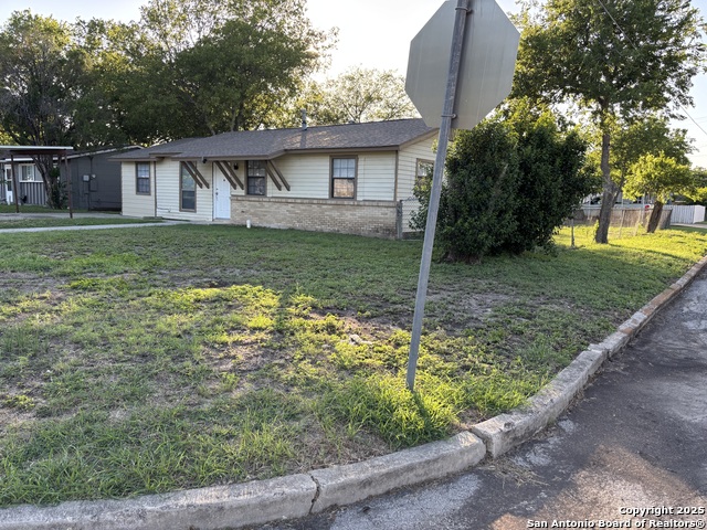 Image 2 of 24 For 401 Lindbergh