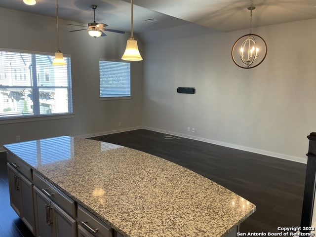 Listing photo id 13 for 7914 Roanoke 18