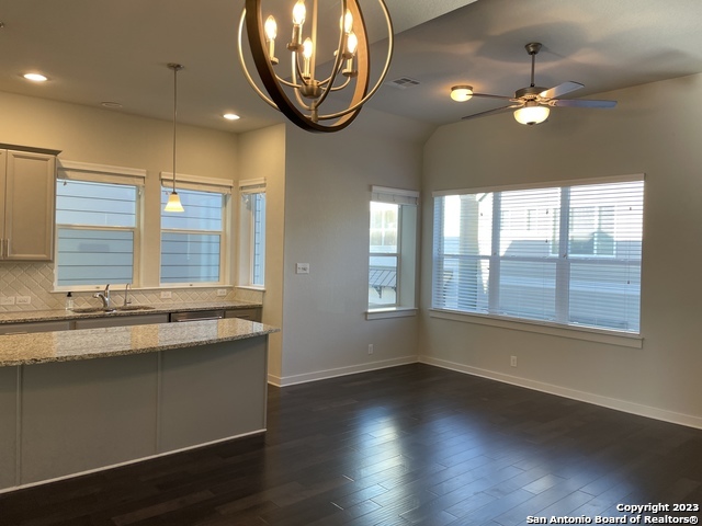 Listing photo id 14 for 7914 Roanoke 18