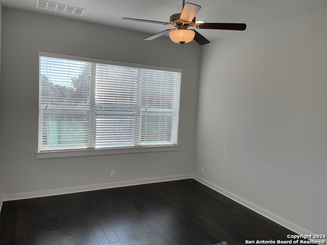 Listing photo id 15 for 7914 Roanoke 18