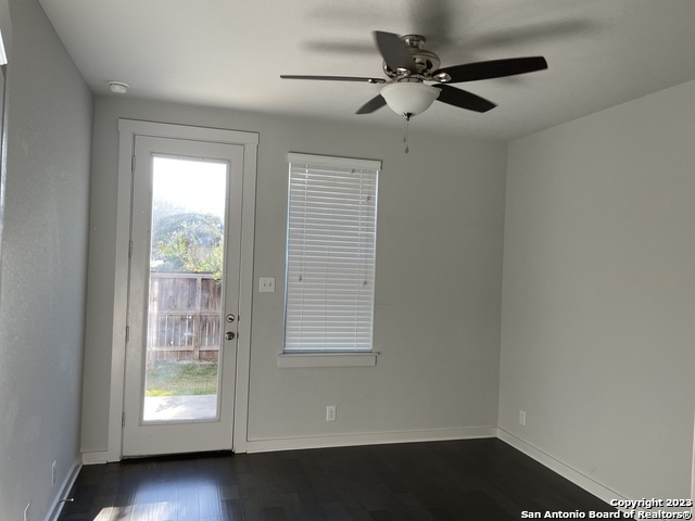Listing photo id 3 for 7914 Roanoke 18