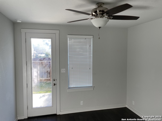Listing photo id 5 for 7914 Roanoke 18