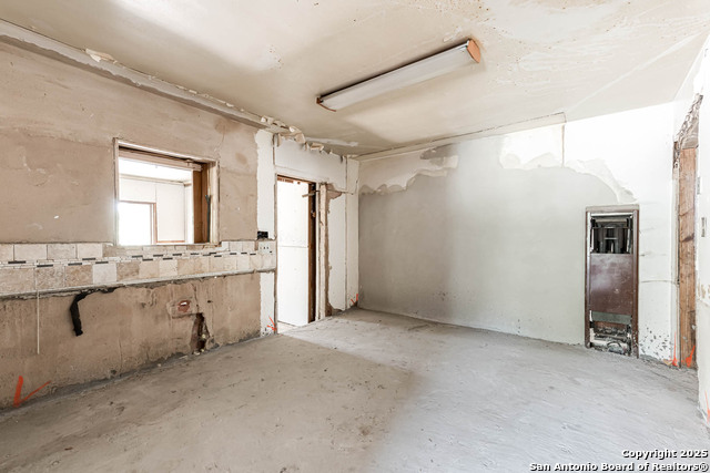 Image 13 of 27 For 1409 Kentucky