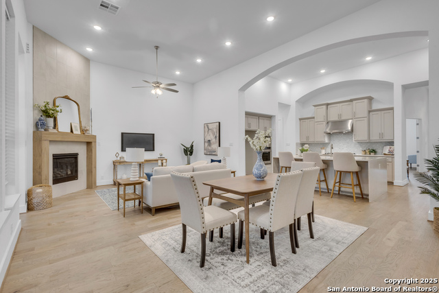Image 5 of 22 For 2145 Glendon