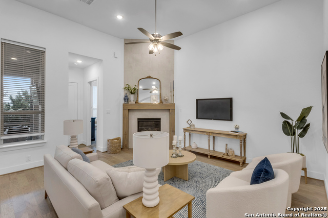 Image 8 of 22 For 2145 Glendon