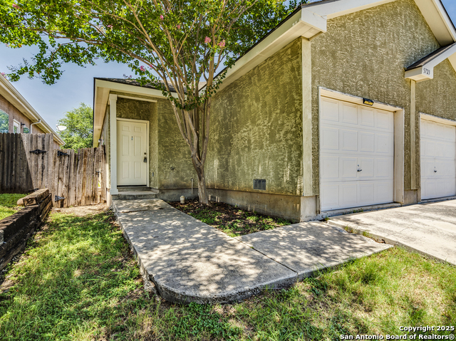 Image 4 of 22 For 5723 Golf Heights