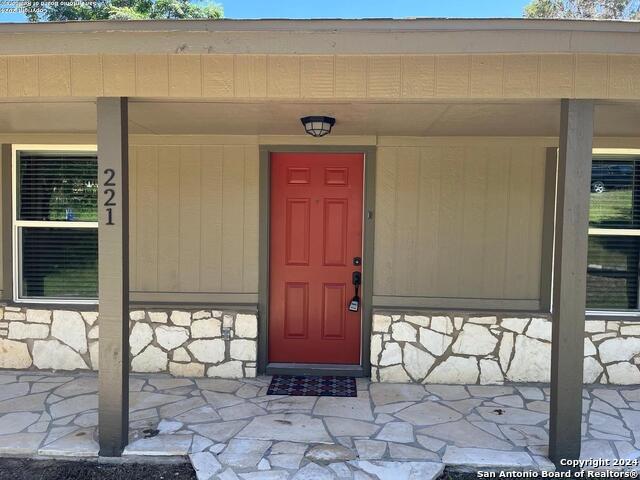 Image 2 of 20 For 221 Doeskin Dr