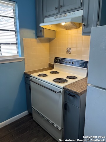 Image 4 of 14 For 218 Bexar Dr