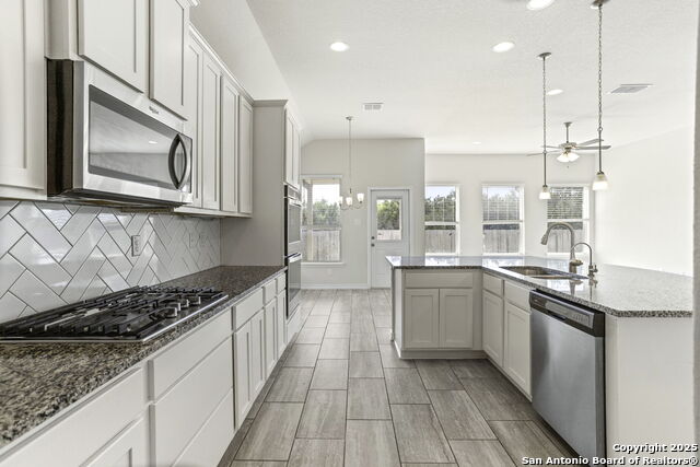 Listing photo id 13 for 29738 Wackford