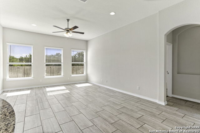 Listing photo id 15 for 29738 Wackford