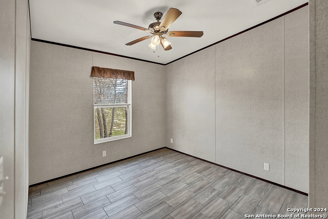 Listing photo id 11 for 345 Shorthorn Rd