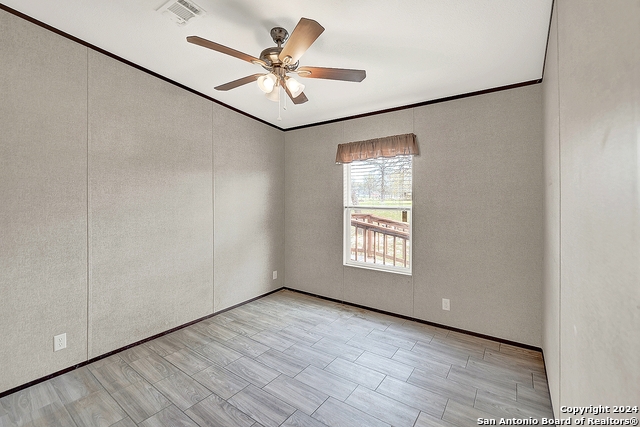 Listing photo id 16 for 345 Shorthorn Rd