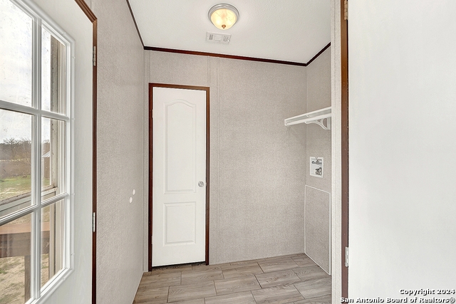 Listing photo id 17 for 345 Shorthorn Rd