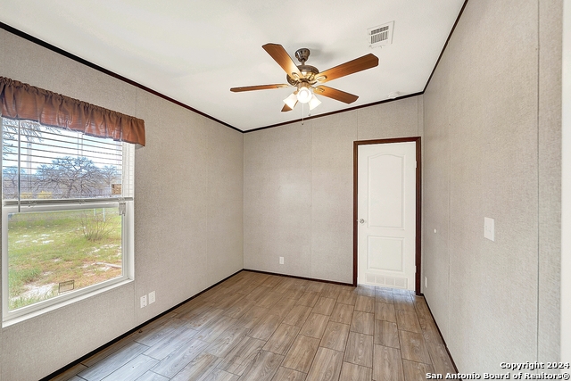 Listing photo id 18 for 345 Shorthorn Rd
