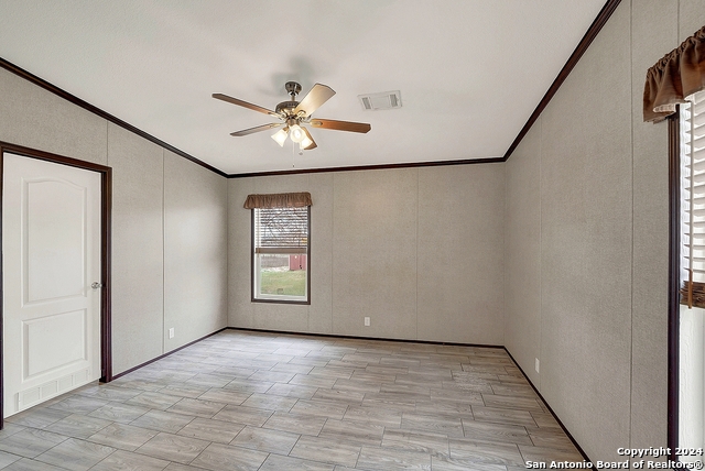 Listing photo id 19 for 345 Shorthorn Rd