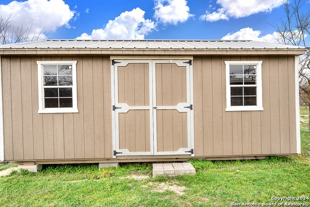 Listing photo id 25 for 345 Shorthorn Rd