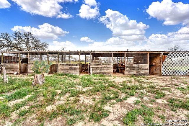 Listing photo id 26 for 345 Shorthorn Rd