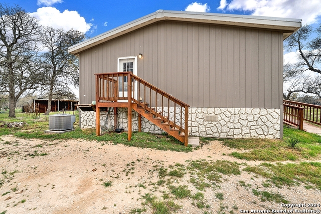 Listing photo id 31 for 345 Shorthorn Rd