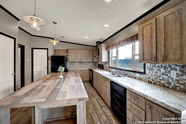 Listing photo id 3 for 345 Shorthorn Rd