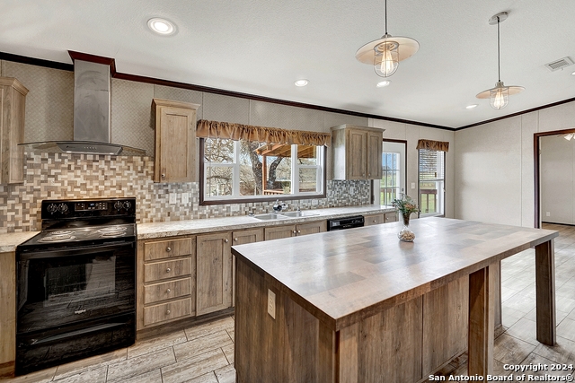 Listing photo id 4 for 345 Shorthorn Rd